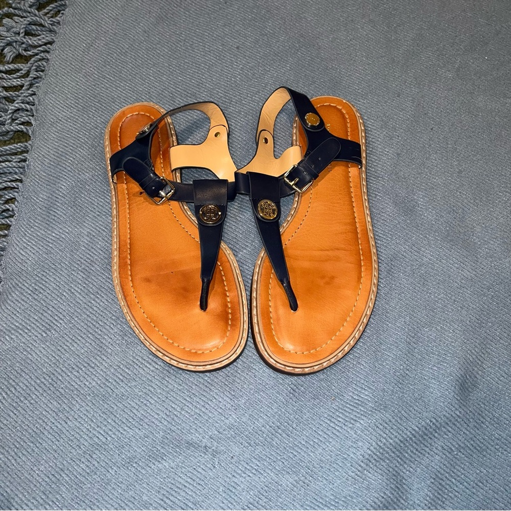 Tommy Hilfiger Women’s Bennia Thong Sandals